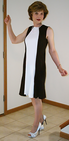 Sleeveless_Black_White_Tulip_Dress